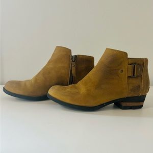 Sorel Lolla Boots | gold/brown leather